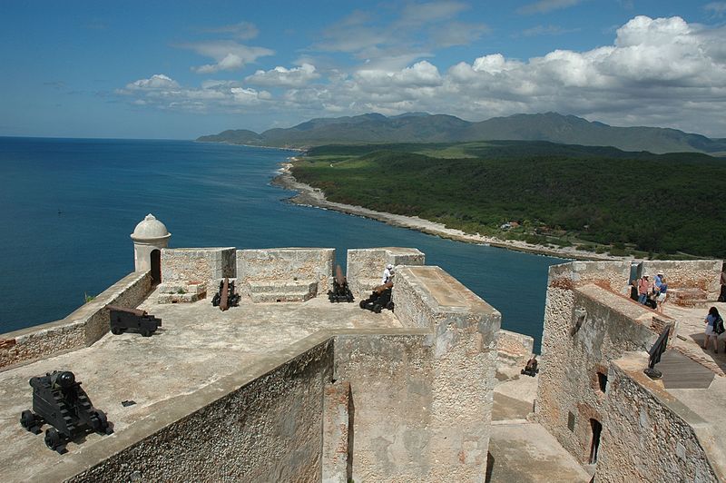 Es también llamado Castillo de San Pedro de la Roca