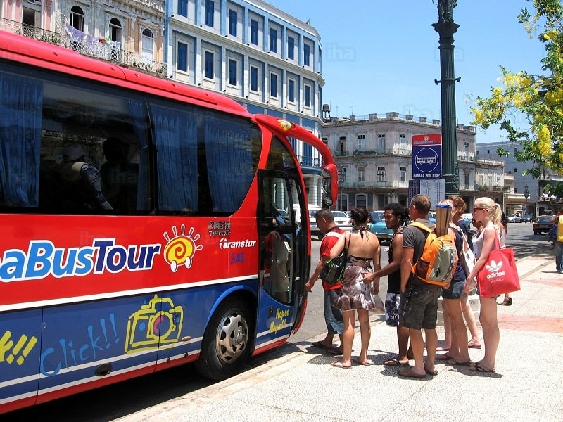 El bus turístico tiene distintas paradas por toda la ciudad