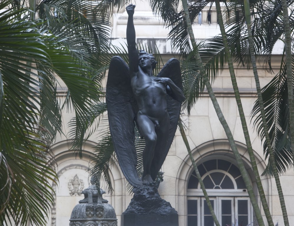 Estatua del Ángel Rebelde, en los jardines del Capitolio Nacional de Cuba