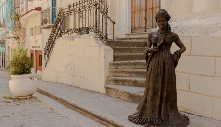 Escultura de Cecilia Valdés en la Habana