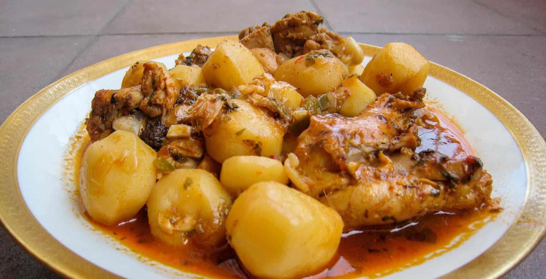 Fricasé de pollo, la receta original cubana que te hará chuparte los