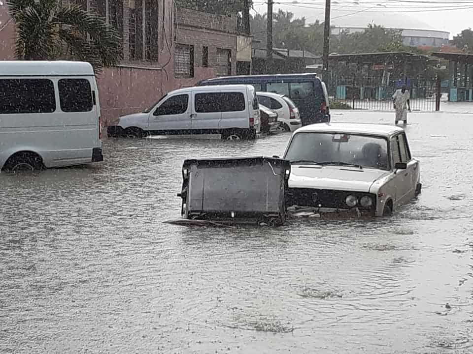 Severa tormenta causa inundaciones en la Habana