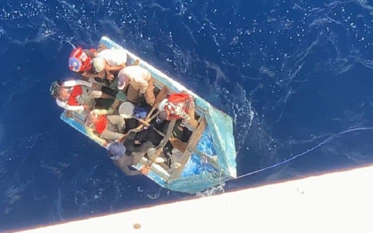 Crucero de Royal Caribbean rescata a siete balseros cubanos