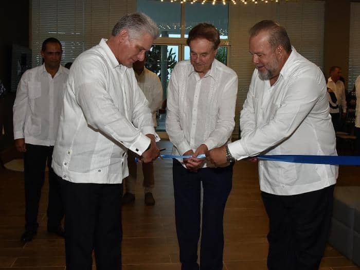 Díaz-Canel asiste a la inauguración del Hotel Meliá de Varadero