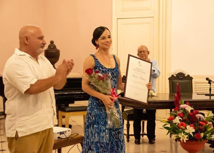 Viengsay Valdés recibe Condición de Mérito Artístico del ISA