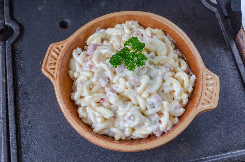 Ensalada de coditos con jamón