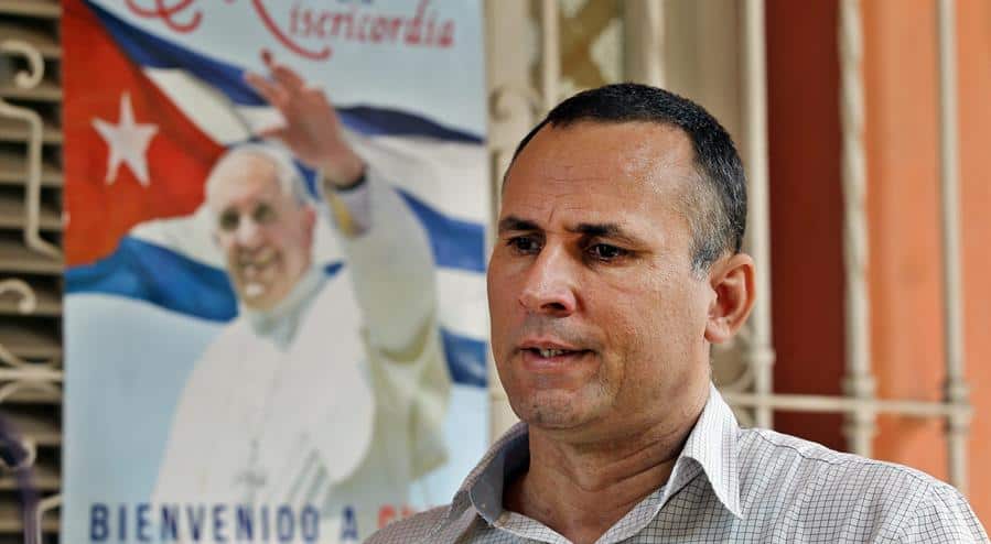 Cuba muestra en su TV estatal al opositor José Daniel Ferrer en la cárcel.