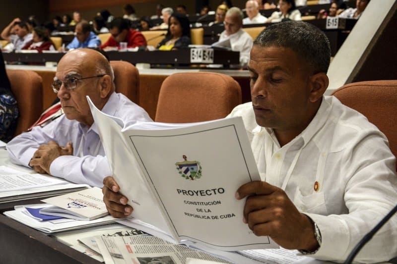 Cuba elige gobernadores ajustándose a nueva Constitución