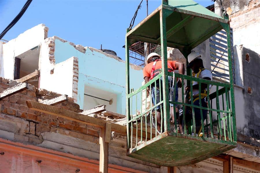 Díaz-Canel lamenta la muerte de tres niñas por derrumbe en La Habana