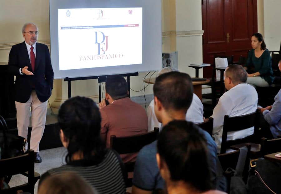 director de la RAE aboga en Cuba por mantener la unidad del idioma español