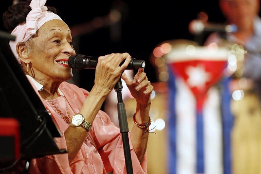 Omara Portuondo insta al lavado de manos contra el coronavirus