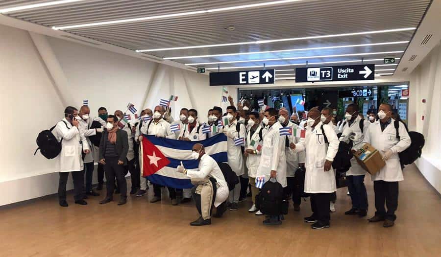 médicos cubanos cotizan al alza en la crisis del COVID-19