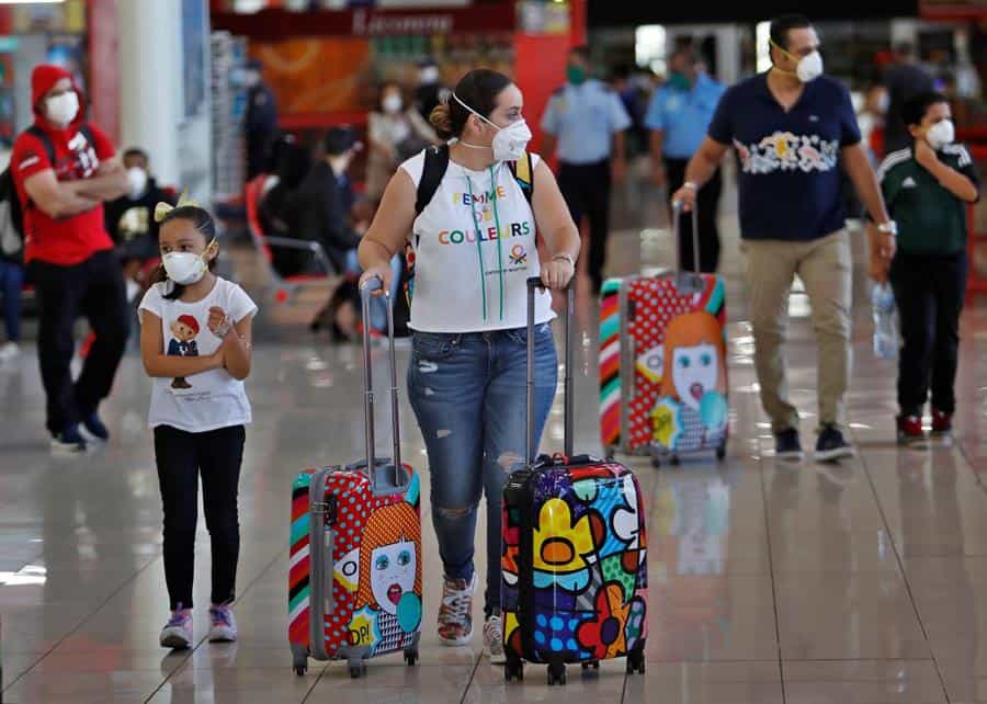 turistas extranjeros abandonan Cuba antes del cierre de fronteras