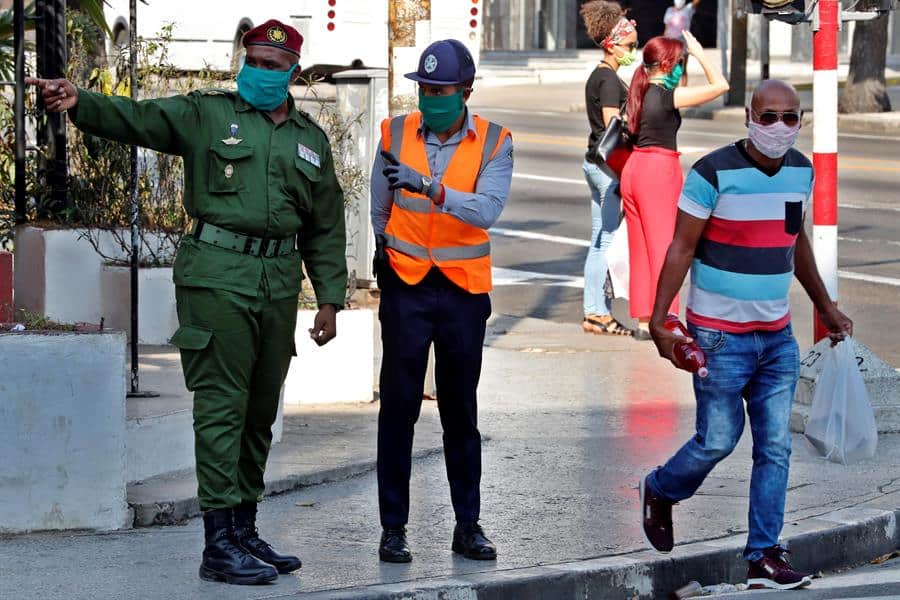 8 detenidos en Cuba por sustraer mascarillas