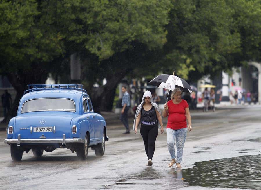 Lluvias y un tornado ocasionan inundaciones y daños en el centro de Cuba