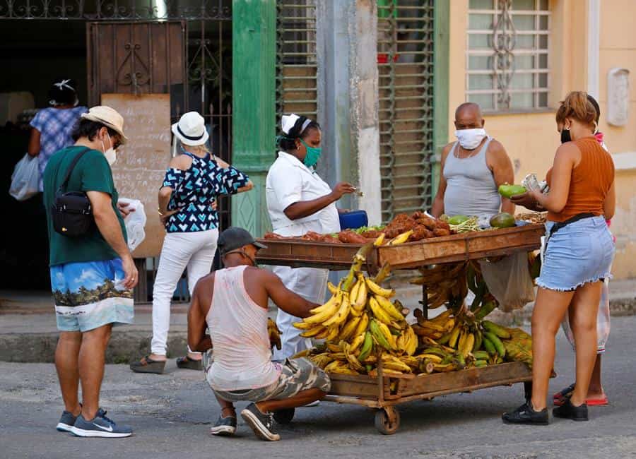 Cuba reduce a 17 los casos diarios de COVID tras varios días en alza