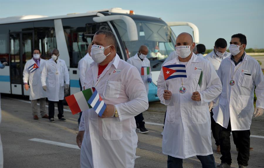 Denuncian presión a la OPS para desacreditar a médicos cubanos