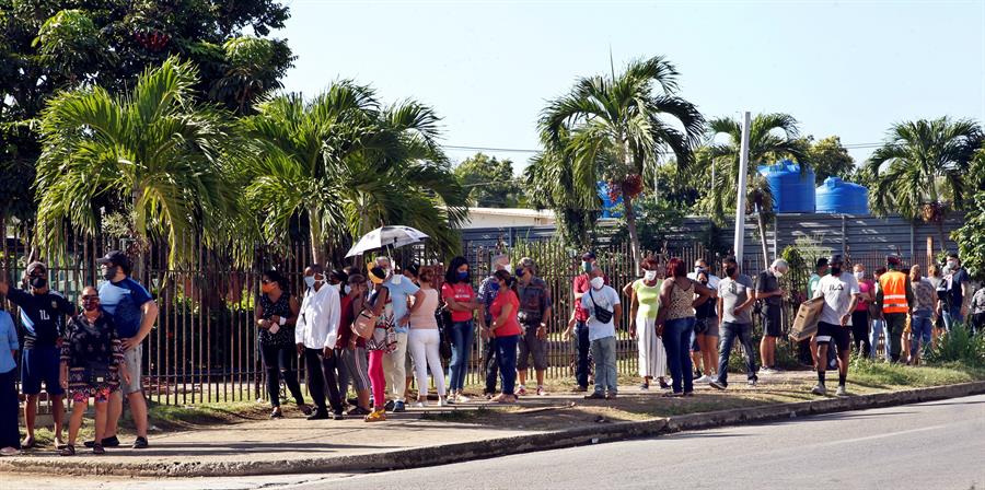 Cuba suma otros 50 contagios de covid-19 y termina la semana con repunte