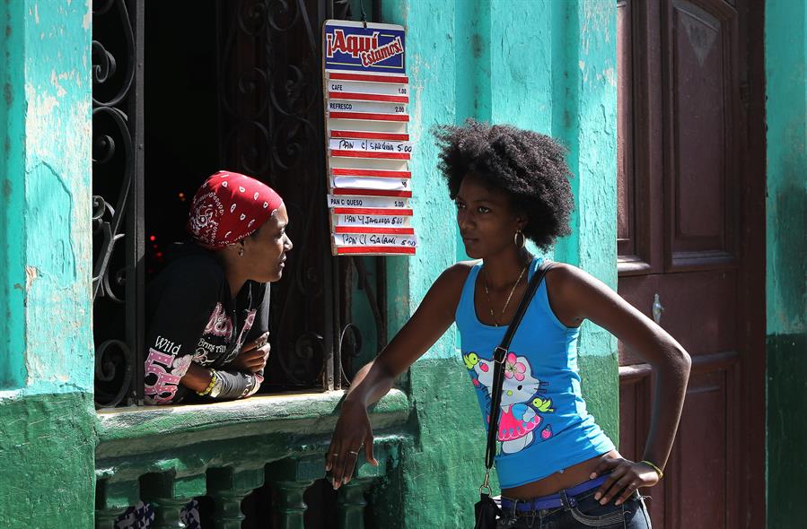 envío de remesas a Cuba cayó el 54,14 % en 2020 por la covid-19