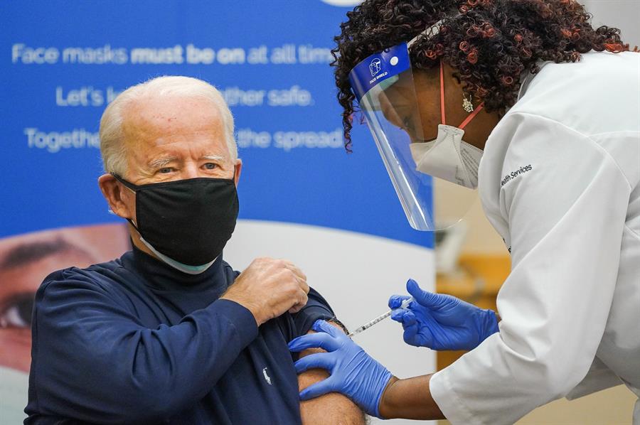 Biden recibe la vacuna de la covid en público No hay nada de qué preocuparse