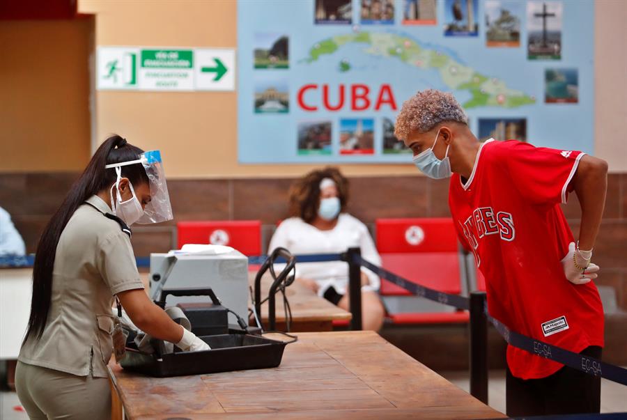 Cuba mantiene la incidencia de los casos importados de COVID-19