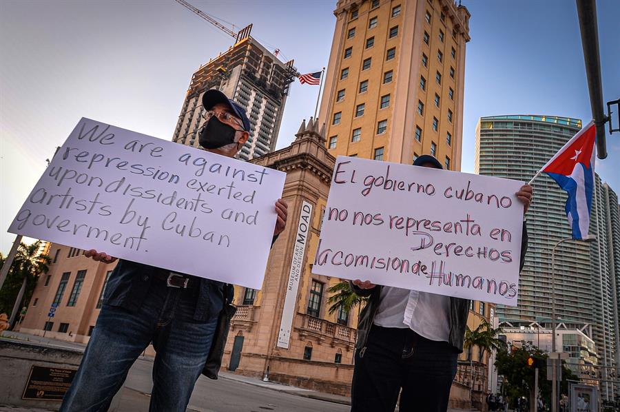 "San Isidro somos todos", gritan cubanos concentrados en Miami