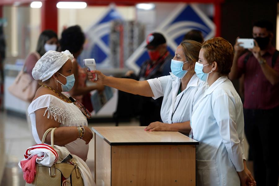 Cuba cierra diciembre con la mayor tasa de contagios de COVID-19