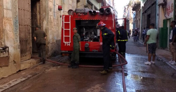 Incendio devora una vivienda en La Habana Vieja - Todo Cuba