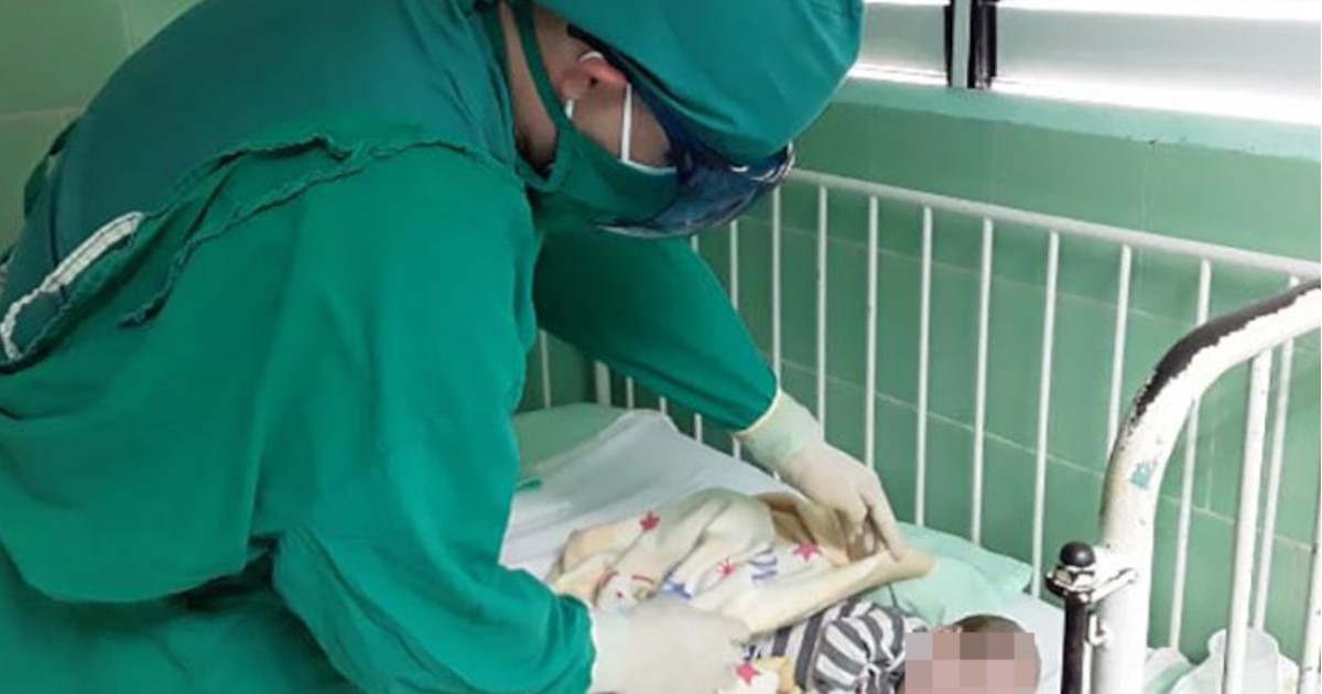 Raptan niña recién nacida en hospital de Santiago