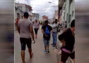Cubano improvisa en una cola en La Habana: "ni aceite, ni agua"