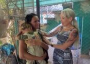 Madre cubana que vendió su cabello para alimentar a sus hijos recibe emotiva sorpresa